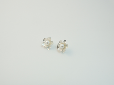 İncili Çiçek Küpe | Kararmaz | Altın Kaplama | Gold / Silver