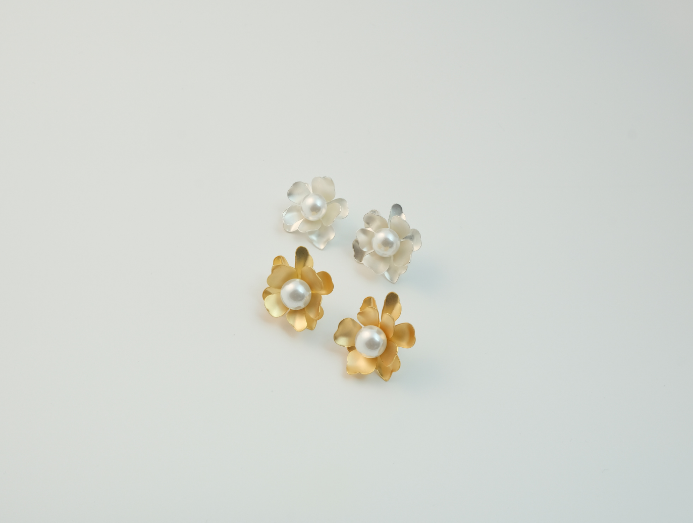 İncili Çiçek Küpe | Altın Kaplama | Gold / Silver