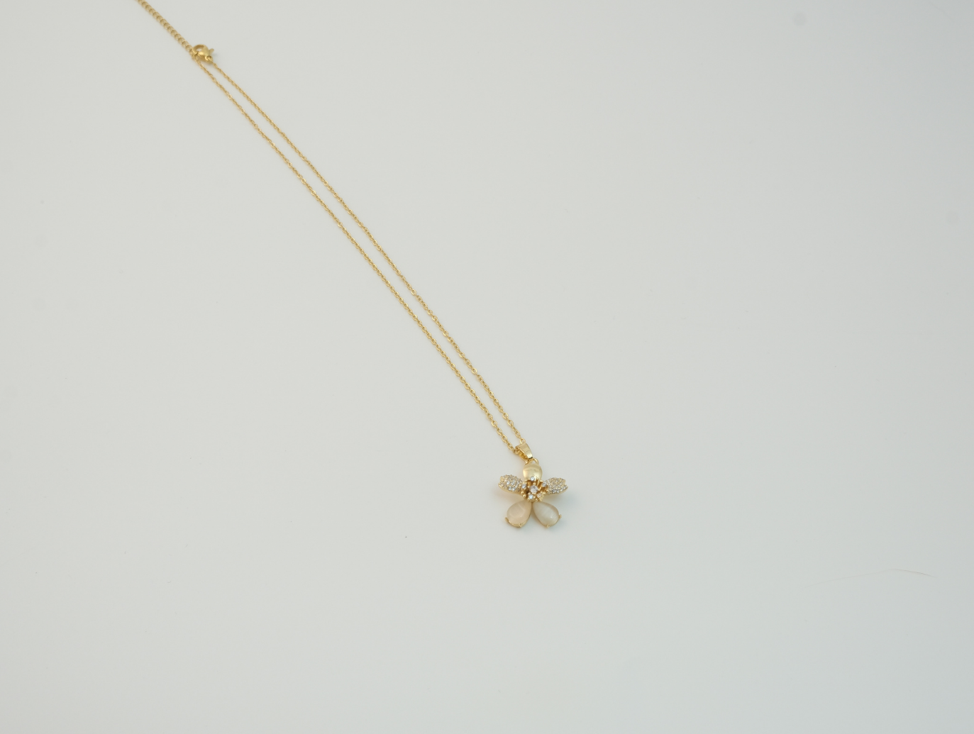 Krem Minimal Çiçek Kolye | Çelik | Gold