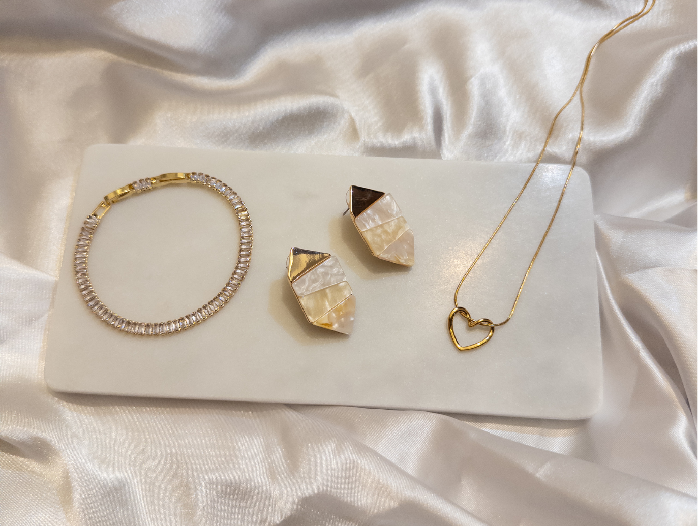 Zarif Kalp Kolye Takım - Zarif Kalp Kolye, Su Yolu Bileklik, Geometrik Küpe