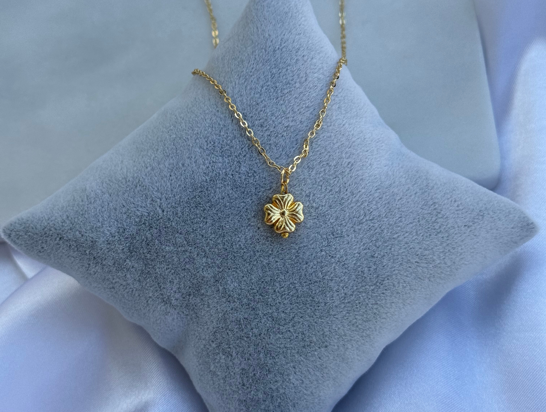 Minimal Minik Yonca Kolye | Kararmaz | Çelik | Gold