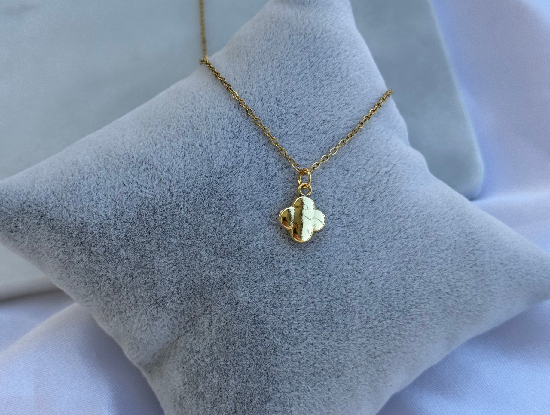 Minimal Minik Kibar Yonca Kolye | Kararmaz | Çelik | Gold